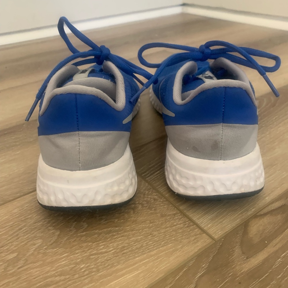 Nike Revolution 5 Blue Athletic Sneakers Size 4 Youth - Picture 4 of 10